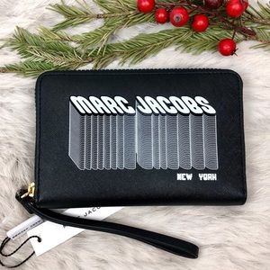 Marc Jacobs Many Layers Zip Card Wristlet Wallet
